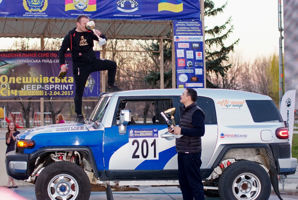 Но, главное, штурман безупречно прокладывал маршрут, и за все пергоны этот экипаж получил только один 10-секунд штраф за фальстарт