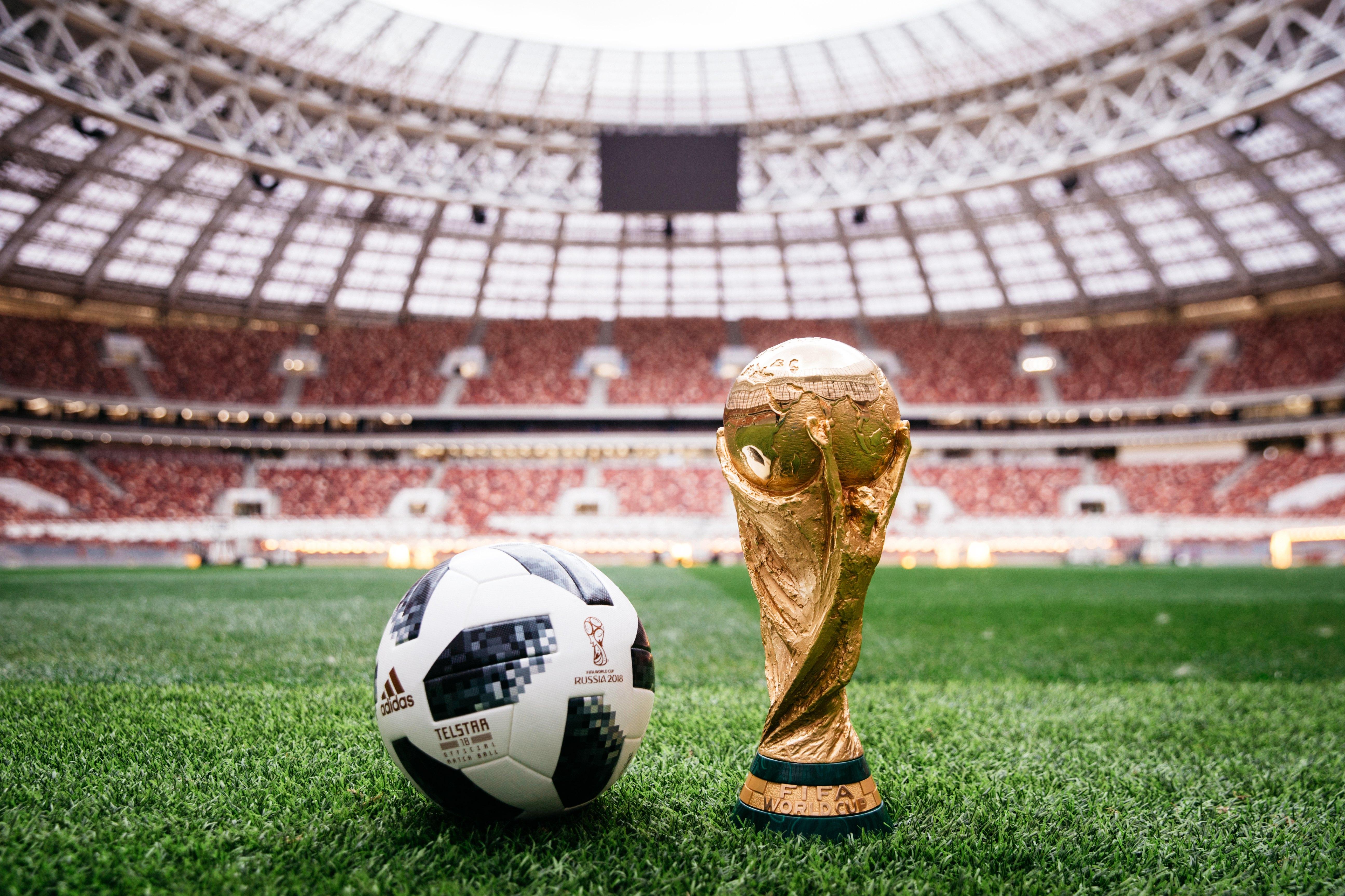 Хотя   Кубок мира   существует с 1930 года, и только в финале в Мексике в 1970 году был выпущен первый официальный мяч